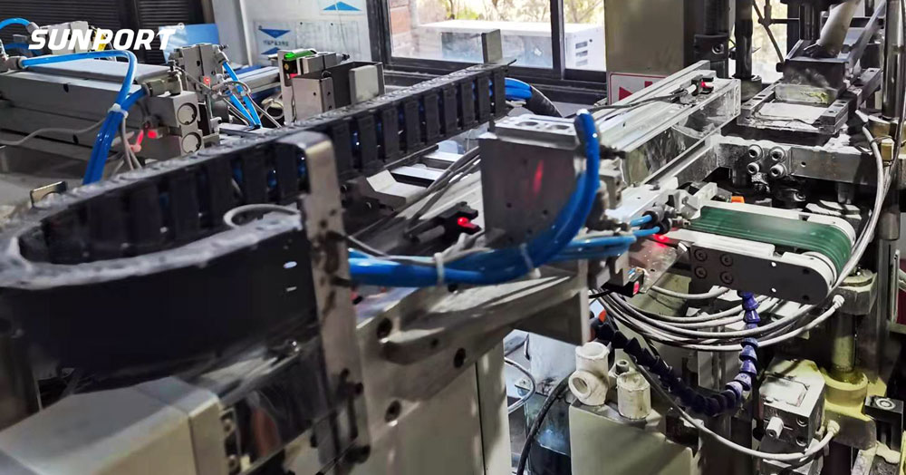 尊龙中国官网智能自动化装钵机，为陶瓷企业生产保驾护航