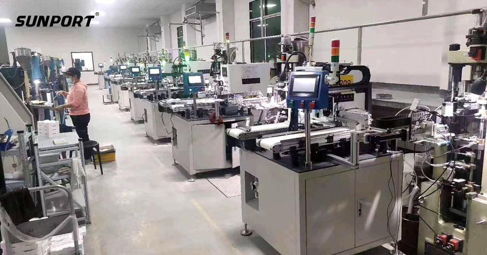 长沙尊龙中国官网智能为陶瓷企业客户安装调试坯体装钵机